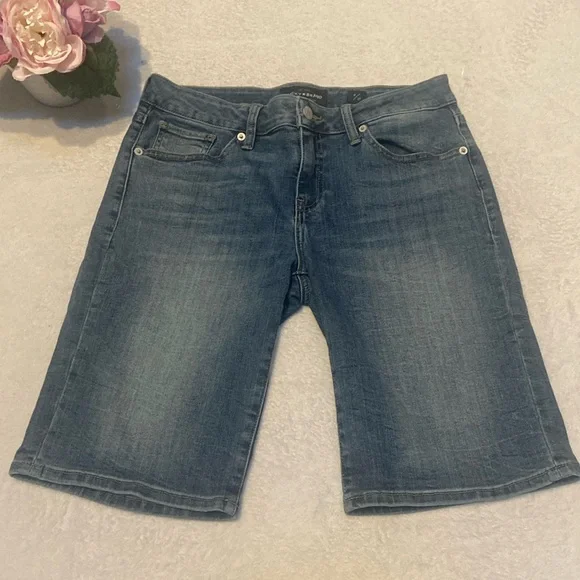LUCKY BRAND Size 4/27 Bermuda Blue Jean Shorts - Picture 1 of 11